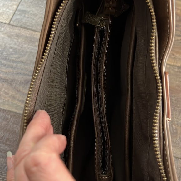 Trinity Tooled CC collection Purse - Picture 12 of 17